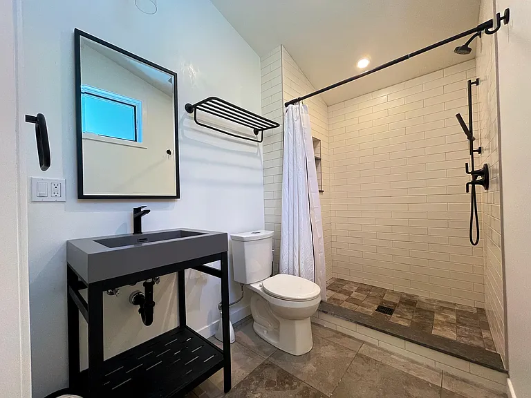 5285 N College View Ave — Photo 16