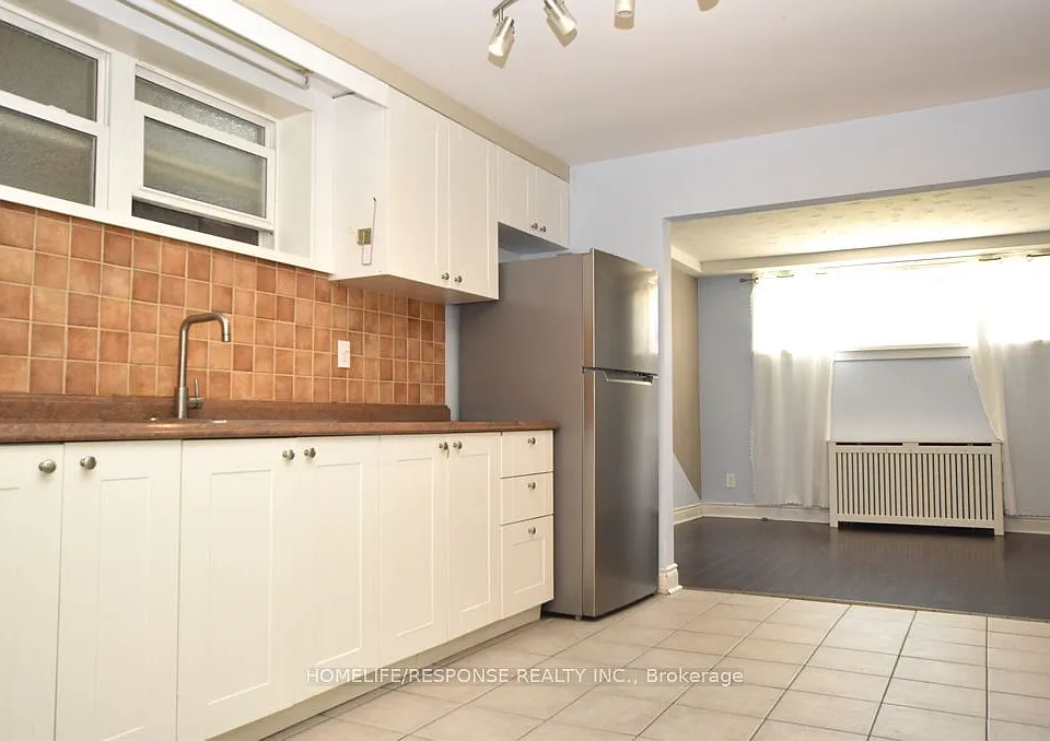42 Emerald Cres #1