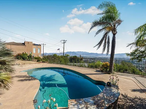 520 E Highland Dr, Camarillo, CA 93010