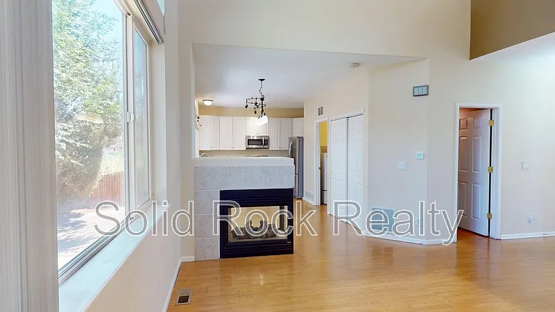 3 bed, 2.5 bath, 1439 sqft, $1,994 — Photo 3