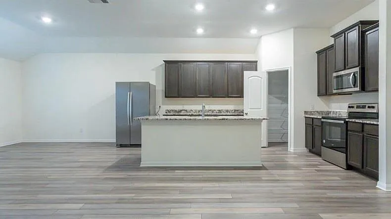 4 bed, 2.0 bath, 1845 sqft, $1,950 — Photo 4