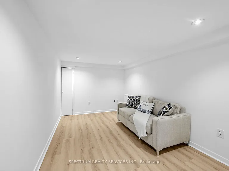 29 Raglan Ave — Photo 27