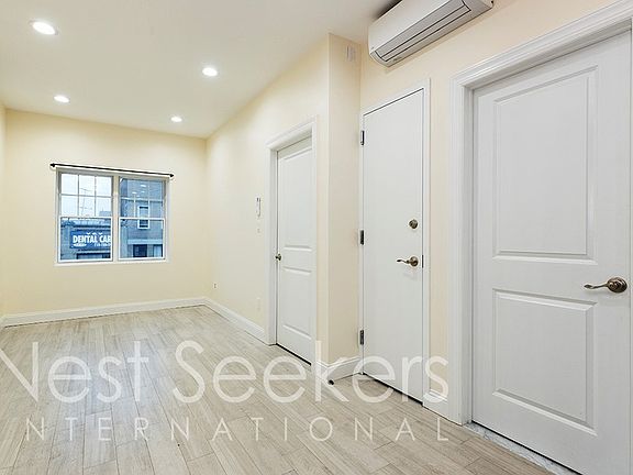 2nd image of 3117 Steinway St