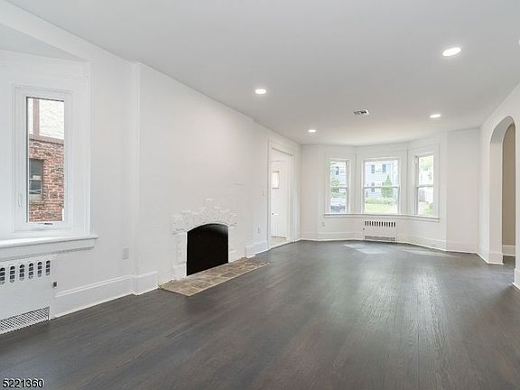 2nd image of 186 Gregory Ave