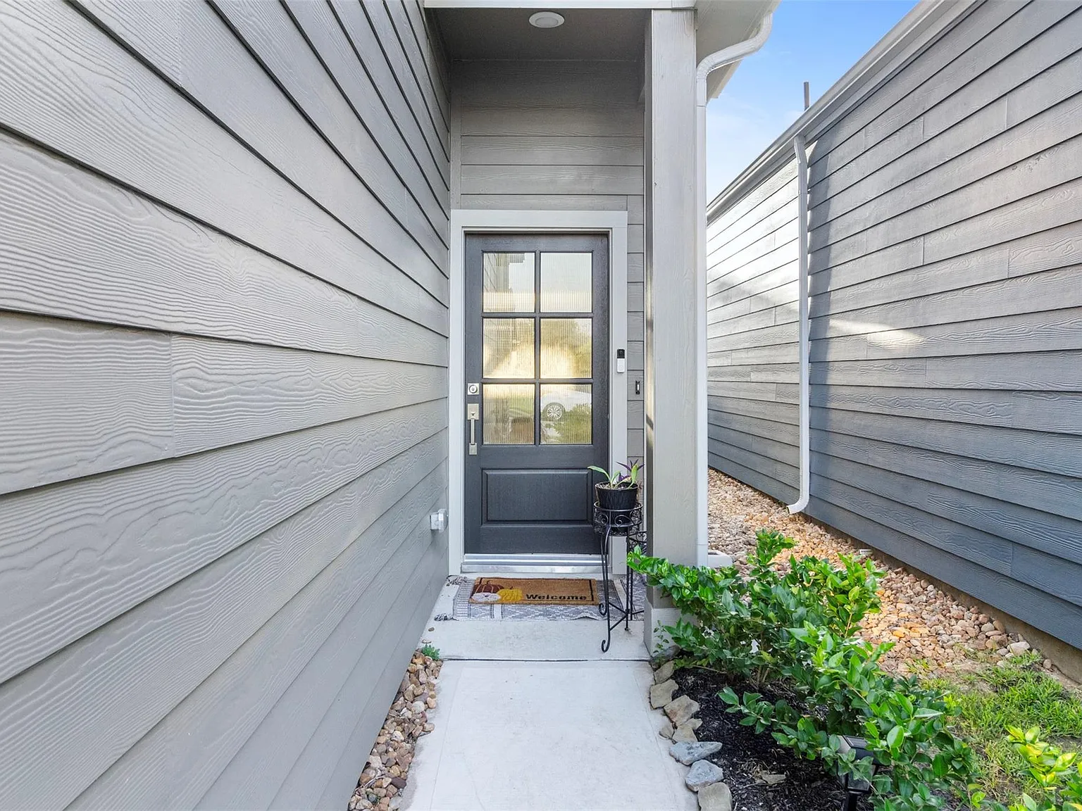 3 bed, 2.5 bath, 2019 sqft, $2,100 — Photo 4
