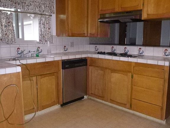3rd image of 1523 Tamarack Ave