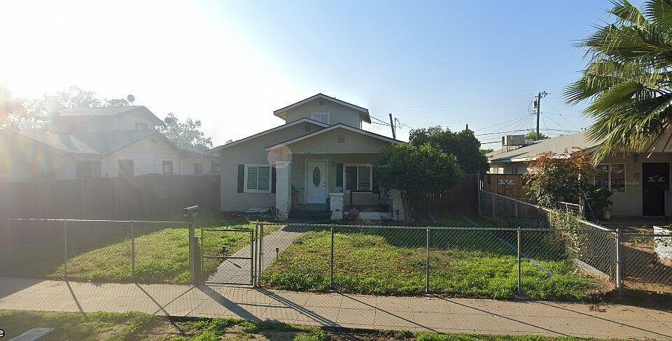 1st image of 2538 E Clay Ave