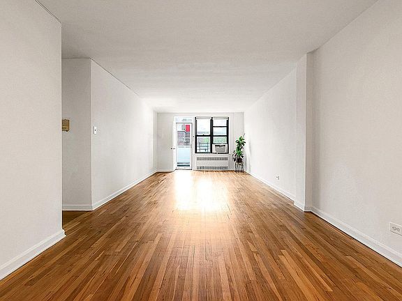 4th image of 83-40 Austin St APT 7F