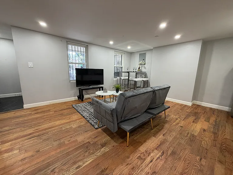75 Woodbine St #1B — Photo 2