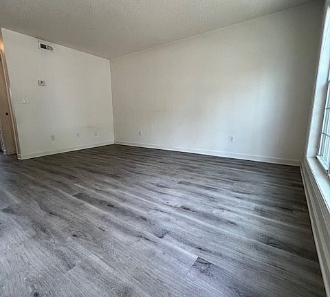 3rd image of 7634 Hunters Ridge Ln