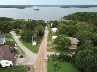 21392 Edge Water Ln, Hermitage, MO 65668