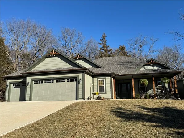 98 Fascination Ln, Linn Valley, KS 66040