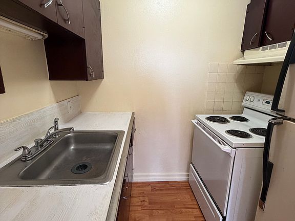 4th image of 1420 E Yesler Way #5
