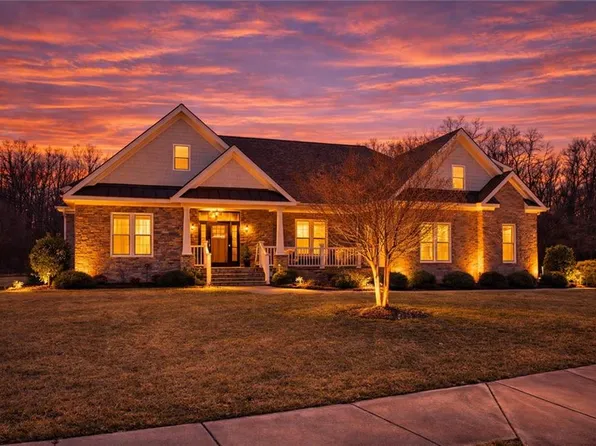 309 Scone Castle Loop, Chesapeake, VA 23322