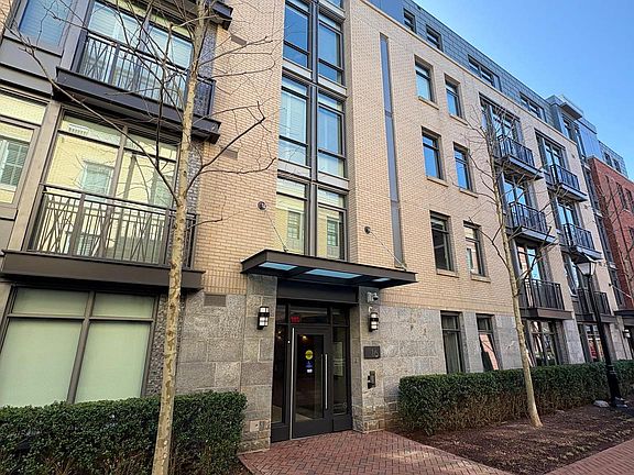 3rd image of 16 Bakers Walk #404