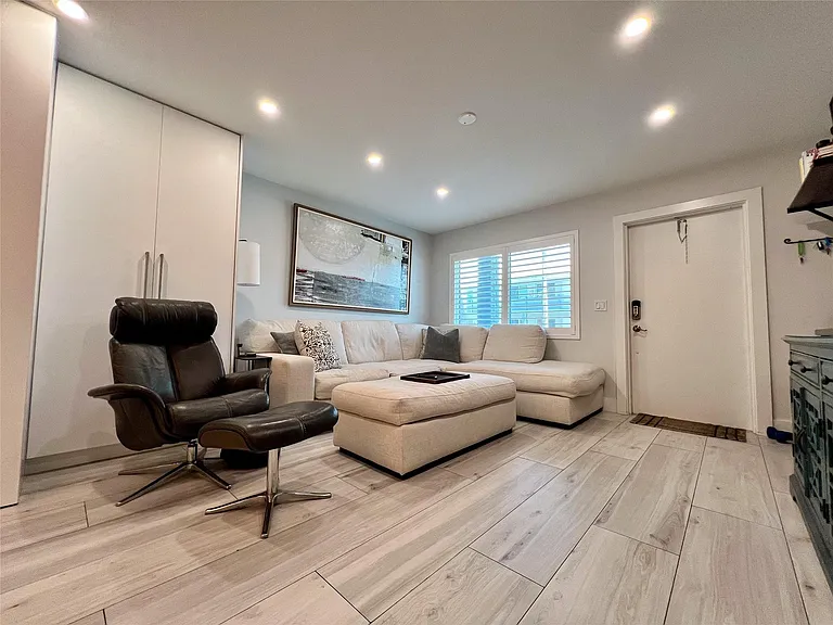 2115 NE 37th Dr #121 — Photo 7