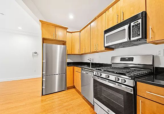 4th image of 11 Irving Pl #2A