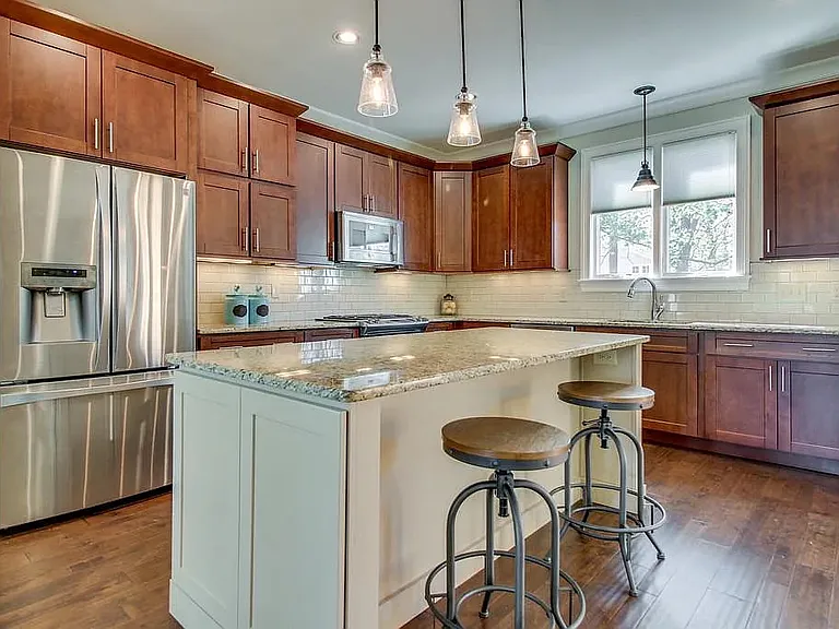 823 Knox Ave — Photo 12