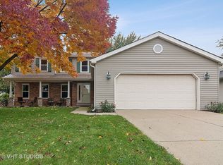 2400 Lakeside Dr, Aurora, IL 60504