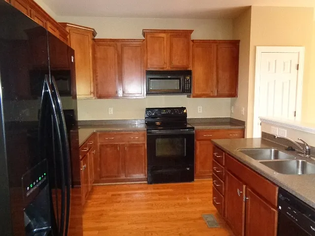 Building Photo - 3052 Brookview Forest Dr