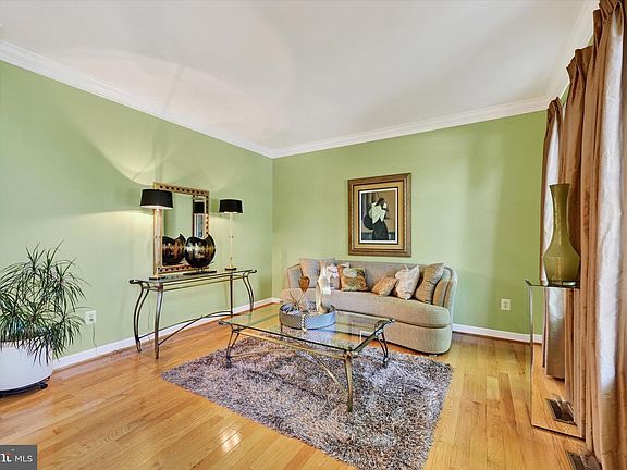 5th image of 8332 Governor Grayson Way