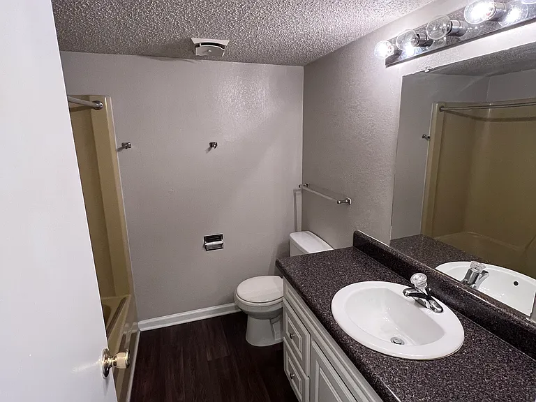Bell Hollow Apartments — Photo 46