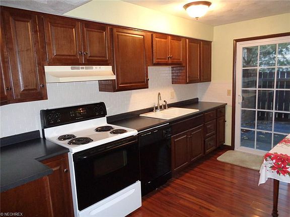 5th image of 2559 Shakespeare Ln