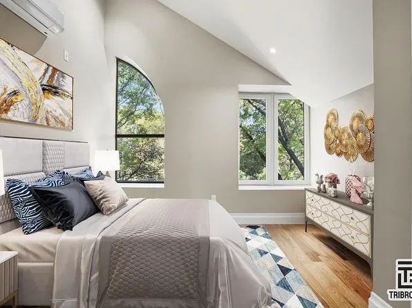 129 Russell Street image 1 of 15