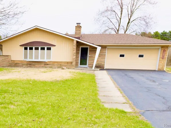 13255 Lake Point Pass, Belleville, MI 48111