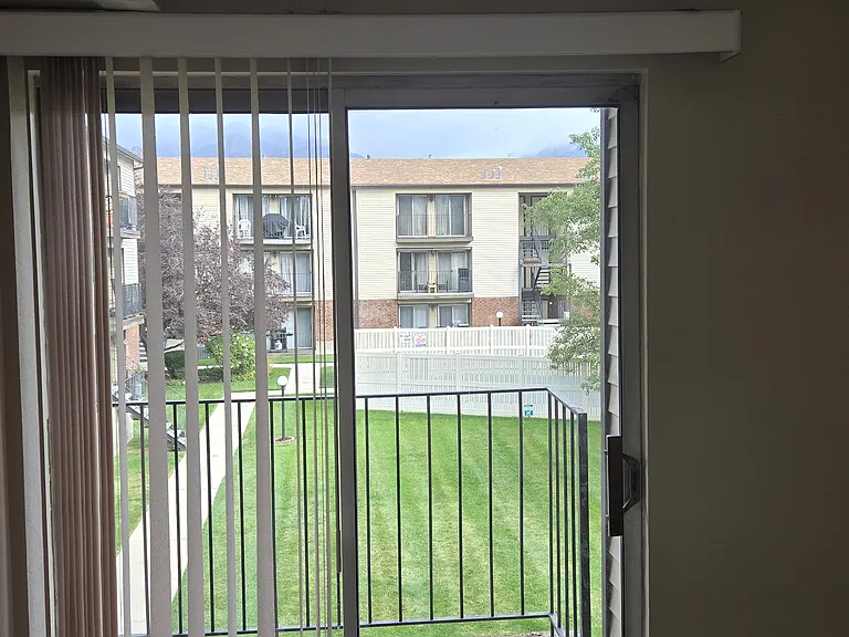 1118 E 6600 S #C6 — Photo 4