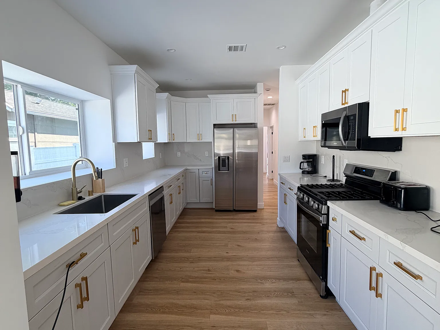 5 bed, 2000 sqft, $8,999 — Photo 3