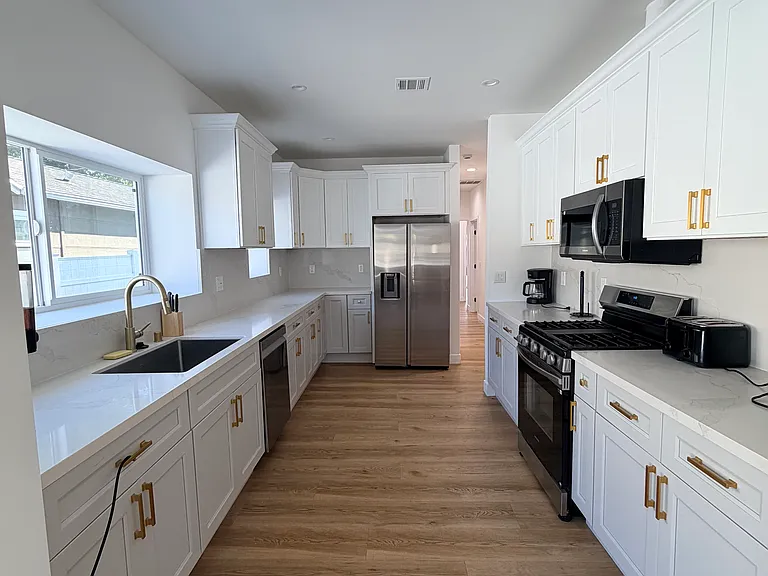 3268 Military Ave — Photo 3