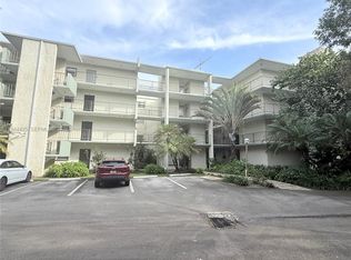 Jacaranda Villa Condo 2, Plantation, FL 33324