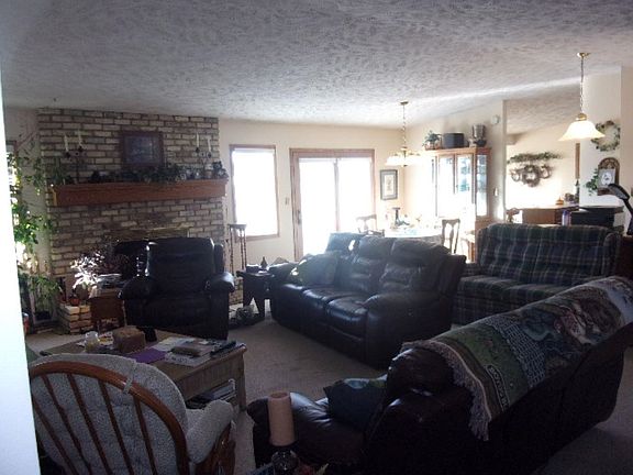 3rd image of 221 Regency Ln