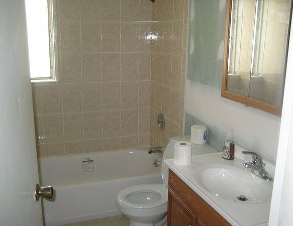 2nd image of 2735 Quaint St
