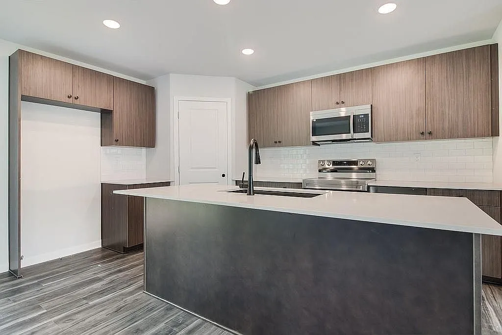 3 bed, 2.5 bath, 1780 sqft, $2,895 — Photo 3