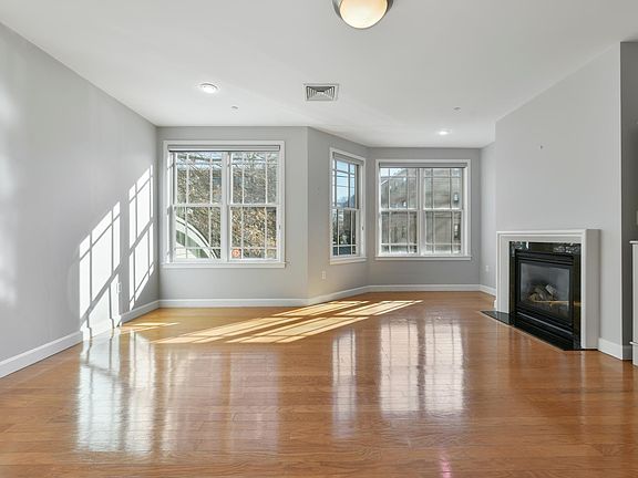 3rd image of 185 High St APT 103