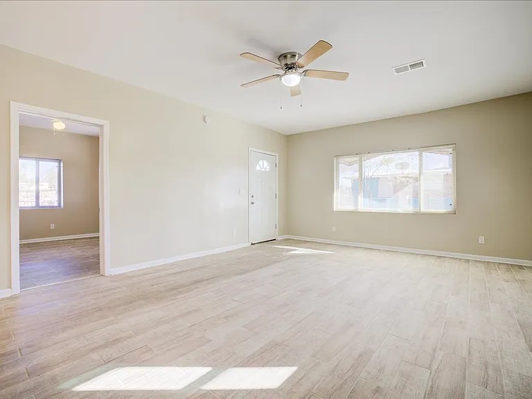 1421 N. Louis Ave — Photo 7