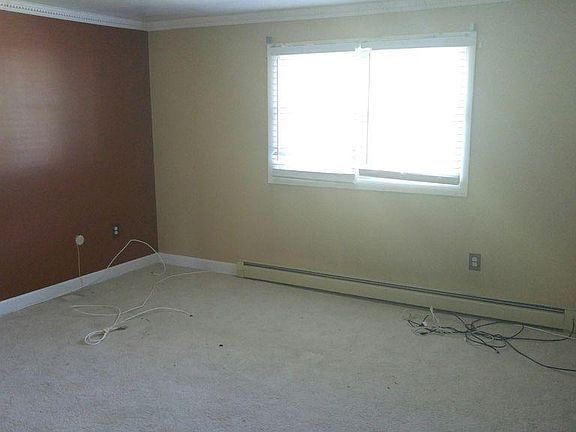 4th image of 608 Parr Meadow Dr