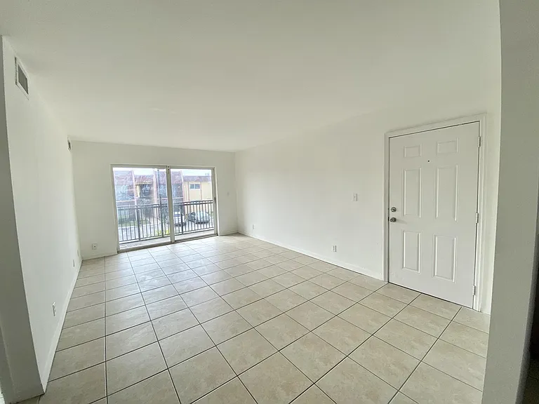 2914 NW 55th Ave #1D — Photo 6