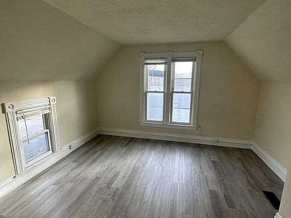 4th image of 9 Ballard St APT 2