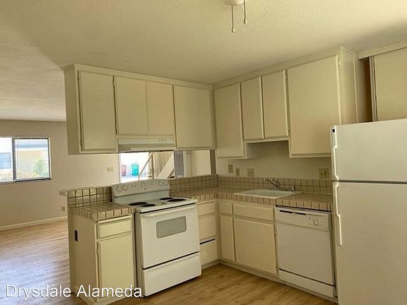 4th image of 21663 Garden Ave Unit 11