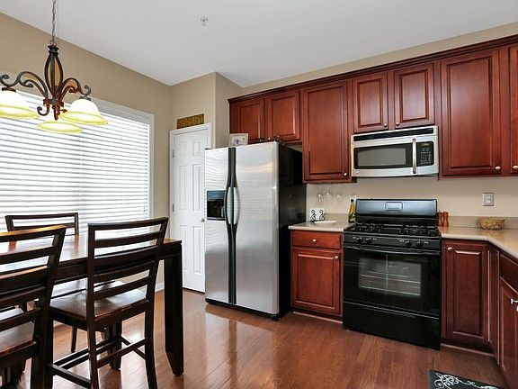 2nd image of 204 Balaban Cir