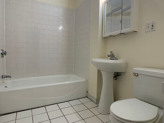 4th image of 35 Orkney Rd APT 14