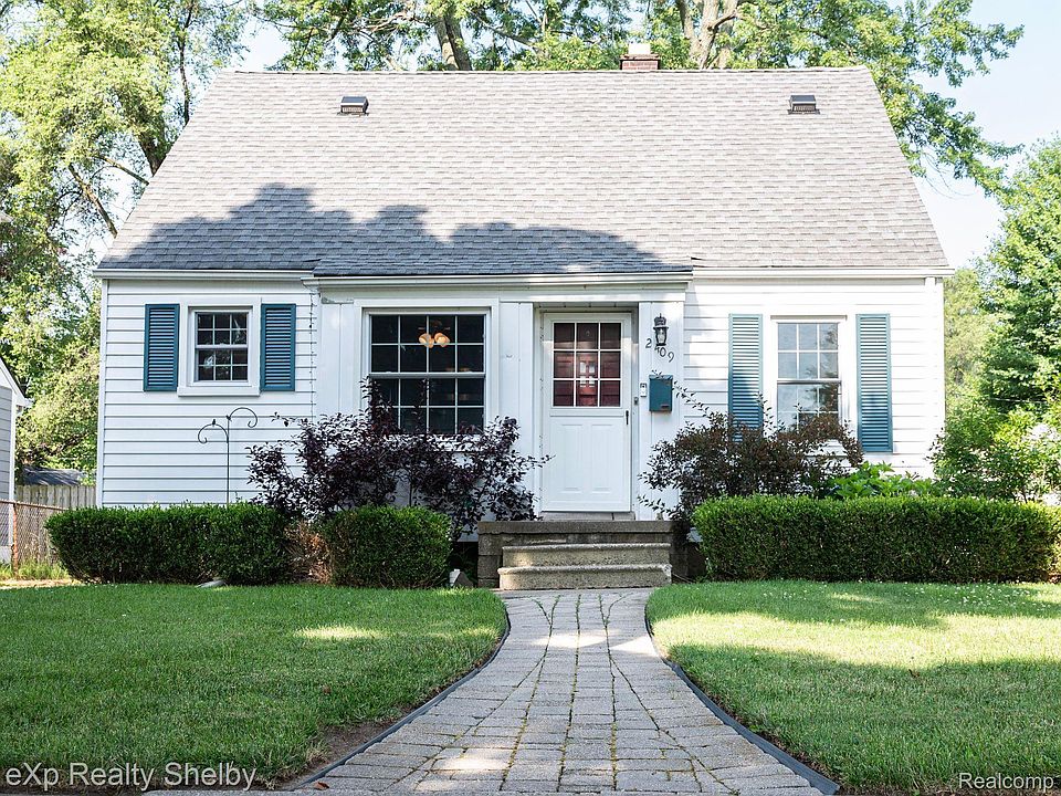 1st image of 2409 Cummings Ave