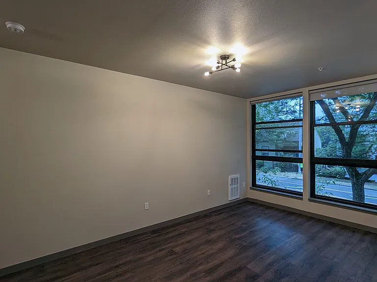 221 23rd Ave E #1C — Photo 4