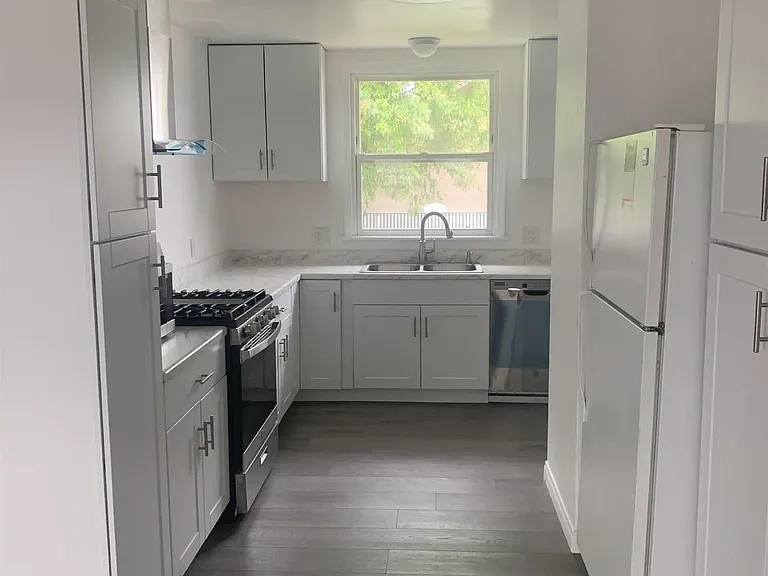 770 S Sunshine Ave S — Photo 3