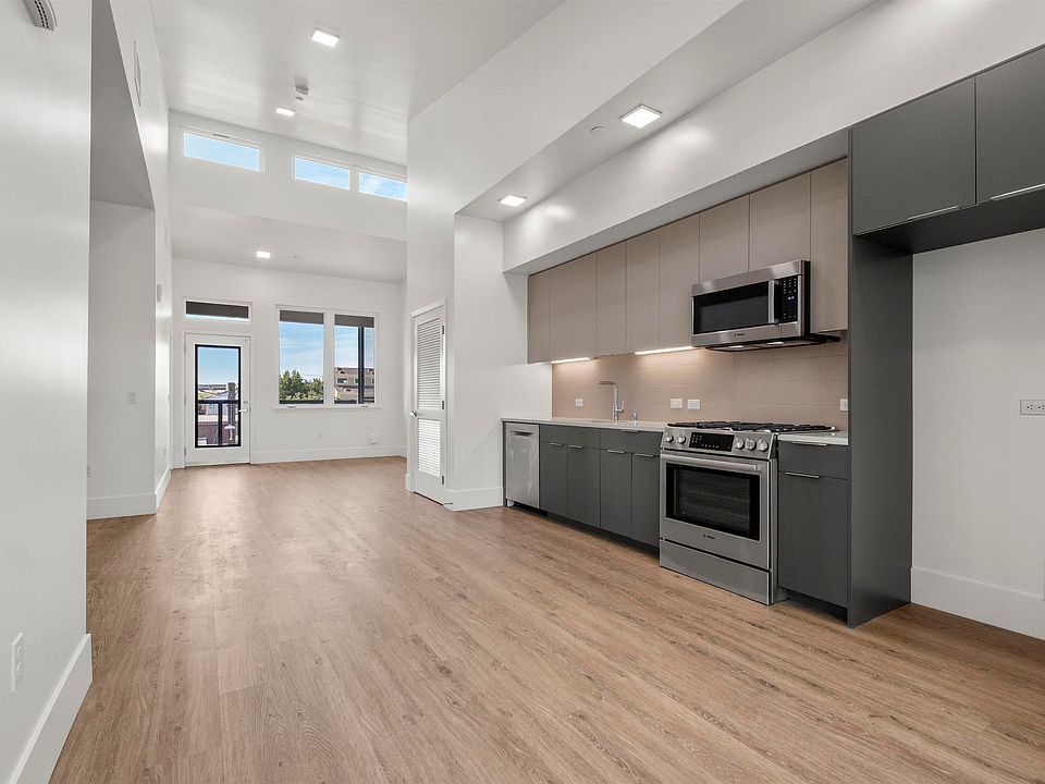 1st image of 1545 32nd St #314
