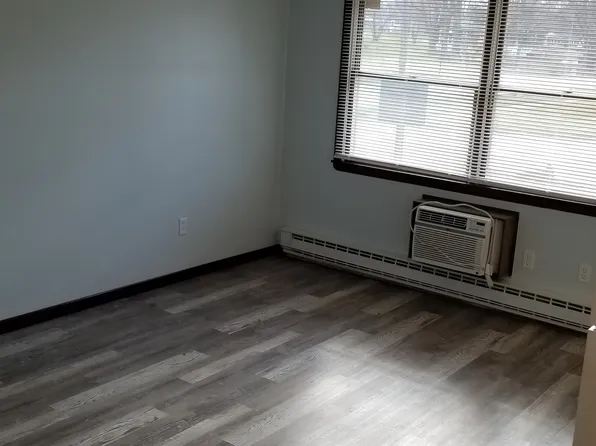 615 Lincoln St APT F, Lowell, IN 46356