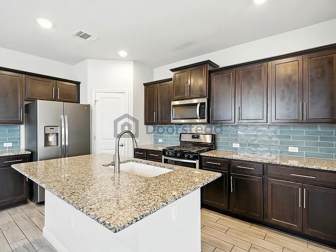 4 bed, 3.5 bath, 2116 sqft, $2,700 — Photo 3